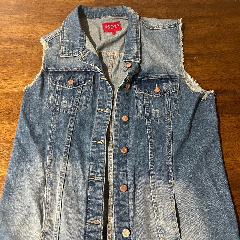 Vintage Guess Jacket 
Men’s size -XL
Used in Excellent Condition